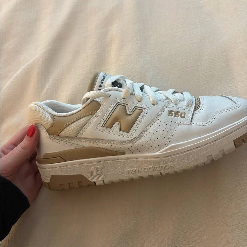 New Balance 550, W8.5, White / Incense | LIKE NEW - Picture 4 of 7